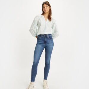 Levi’s 721 Highrise Blue Skinny Jeans Size 28